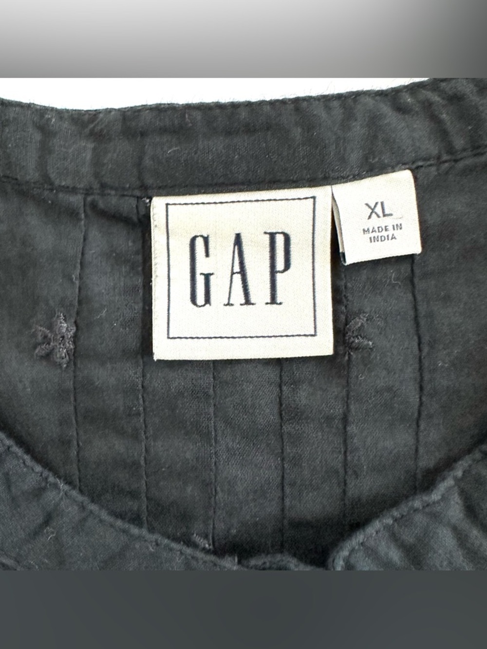 GAP Embroidered Ruffle Pintuck Shirt in Black | XL | GUC - Picture 4 of 9